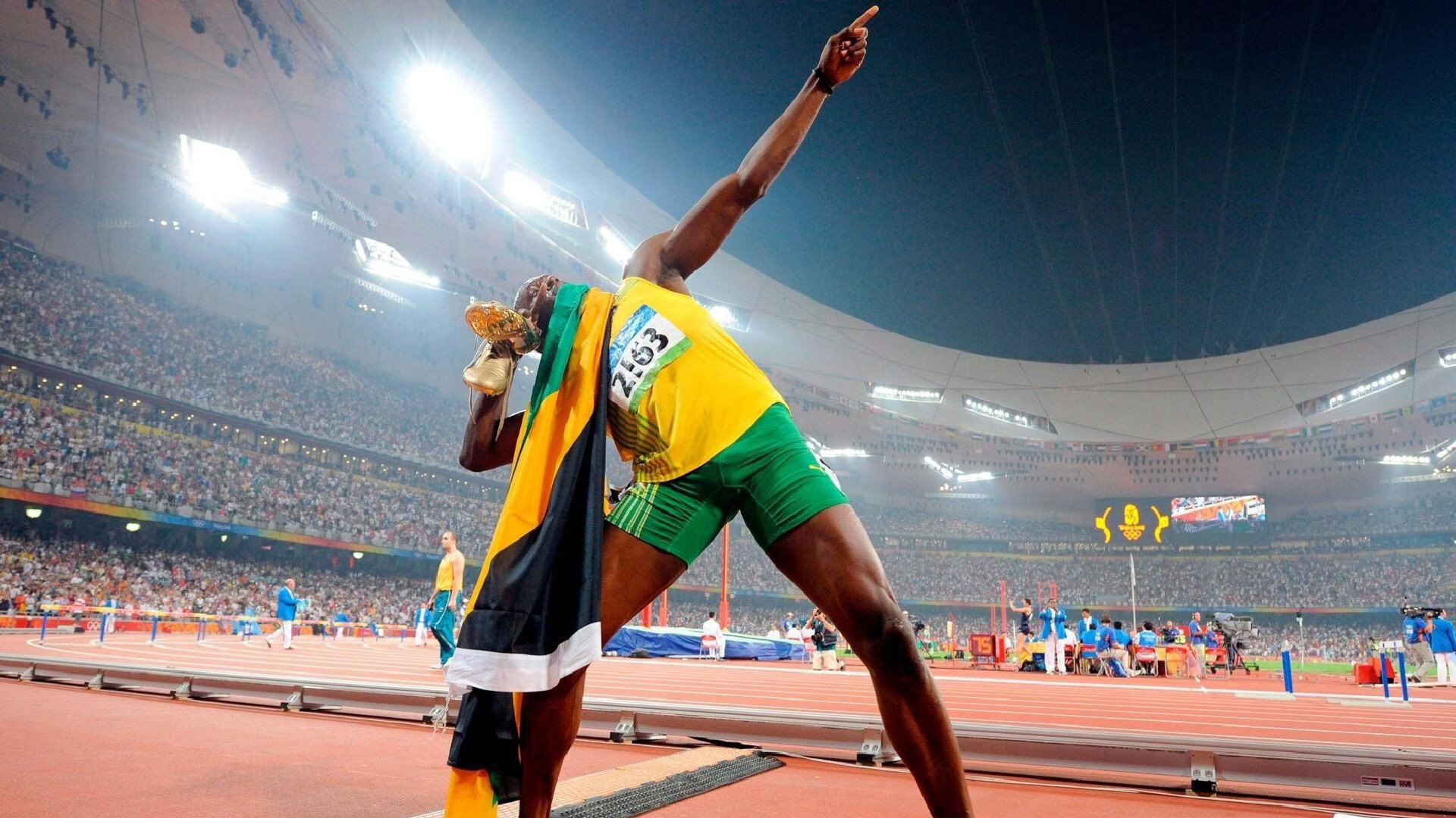 英超决赛对决在即！川崎前锋演练定位球，莱比锡密集防守应对