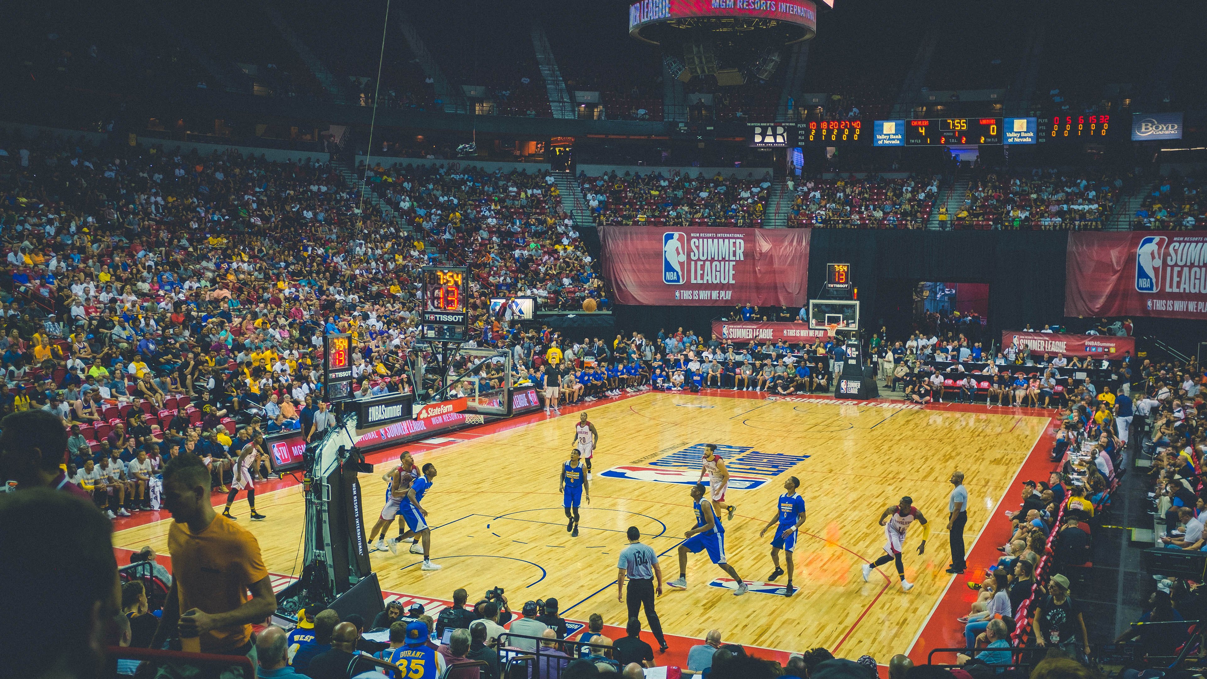 Uzi连续二十场比赛得分超过出色防守，独行侠挑战极限！